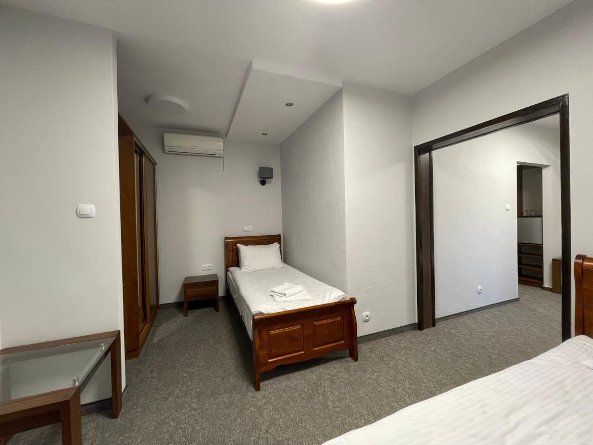 Hotel Red Ostrowiec Świętokrzyski Extérieur photo