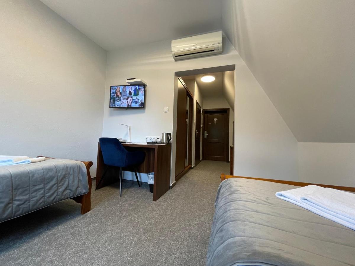 Hotel Red Ostrowiec Świętokrzyski Extérieur photo