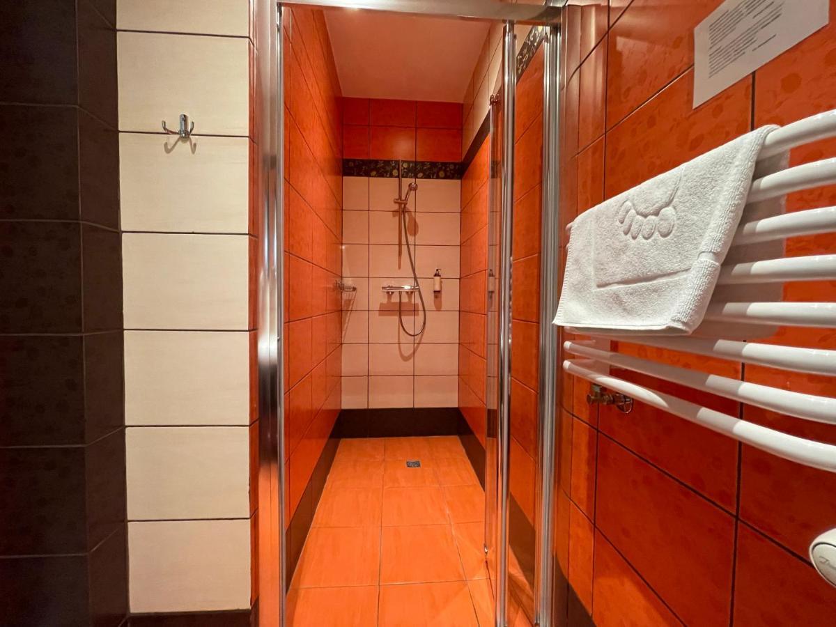 Hotel Red Ostrowiec Świętokrzyski Extérieur photo
