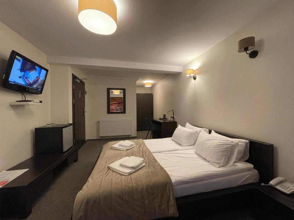Hotel Red Ostrowiec Świętokrzyski Extérieur photo