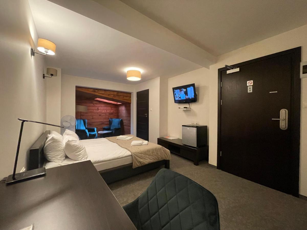 Hotel Red Ostrowiec Świętokrzyski Extérieur photo